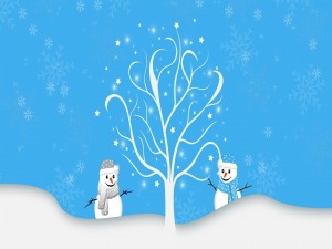 Muñecos de nieve bajo un árbol desnudo