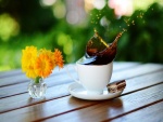 Flores y café para el desayuno
