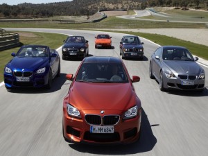 Postal: Coches BMW pilotados en un circuito
