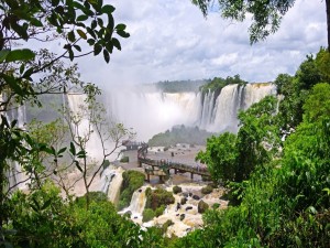 Pasarela en las cataratas del Iguazú