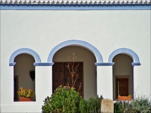 Postal: Arcos azules en una casa de Ibiza