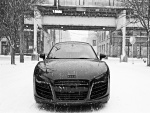 Coche Audi bajo la fuerte nevada