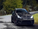 Un bonito Mercedes oscuro