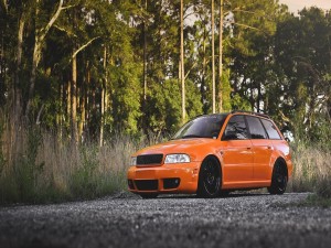 Postal: Audi RS 4 naranja