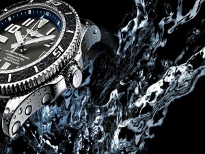 Gotas de agua en un reloj Breitling