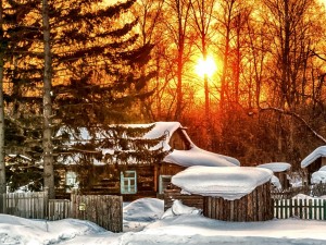Postal: Brillante sol sobre un paisaje nevado de fantasía
