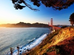 Asombrosas vistas del puente Golden Gate en la salida del sol