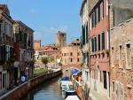 Un canal de Venecia (Italia)