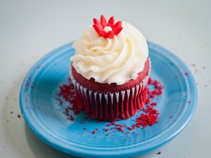 Un cupcake red velvet