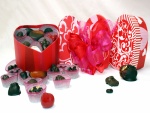 Bombones en una caja con forma de corazón para San Valentín