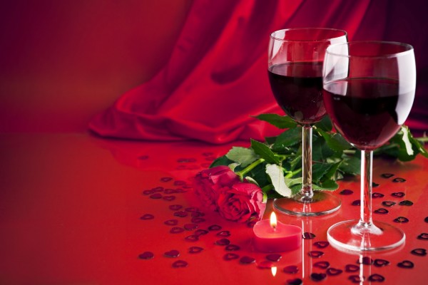 Vela, vino y rosas para festejar el Día de San Valentín