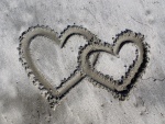 Dos corazones en la arena