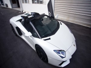 Postal: Lamborghini de color blanco