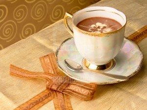 Postal: Exquisito chocolate caliente en una bonita taza