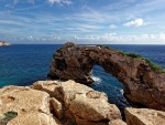 Arco de roca natural en Mallorca (Islas Baleares, España)