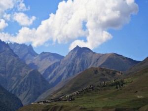 Postal: Nubes difusas sobre las montañas