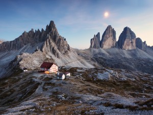 Postal: Refugio en Los Dolomitas (Sección Alpina, Italia)