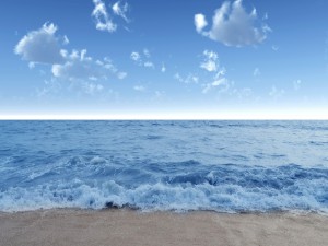 Postal: Agua de mar sobre la arena de la playa
