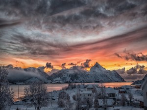Pueblo cubierto de nieve (Noruega)