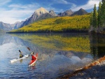 Paseo en kayak por un lago transparente