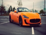 Maserati Sovrano Convertible de color naranja