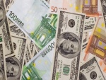 Billetes de Euro y Dólar