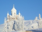 Gran Iglesia cubierta de nieve