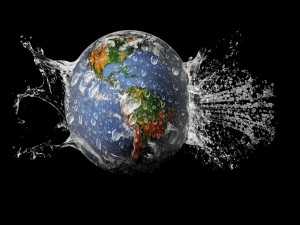 Postal: Salpicaduras de agua en el planeta Tierra