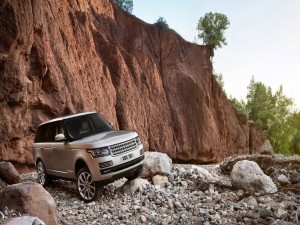 Postal: Range Rover en las rocas