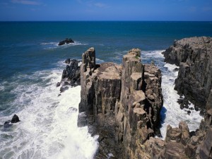 Postal: Formaciones rocosas en la costa