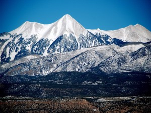 Postal: Primera nevada sobre las montañas