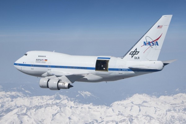 Boeing 747SP de la Nasa con un telescopio reflector