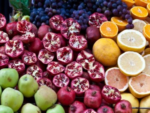 Frutas en exhibición en un mercado
