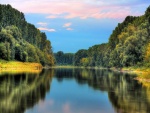 Los colores de la naturaleza reflejados en un lago