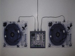 Postal: Rayos x en un aparato de música