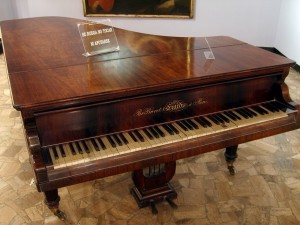 Postal: Elegante piano