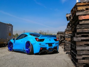 Postal: Ferrari 458 de color azul