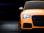 Audi RS5 de color naranja