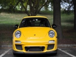 Un Porsche de color amarillo