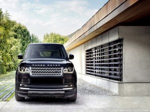 Postal: Un Range Rover negro