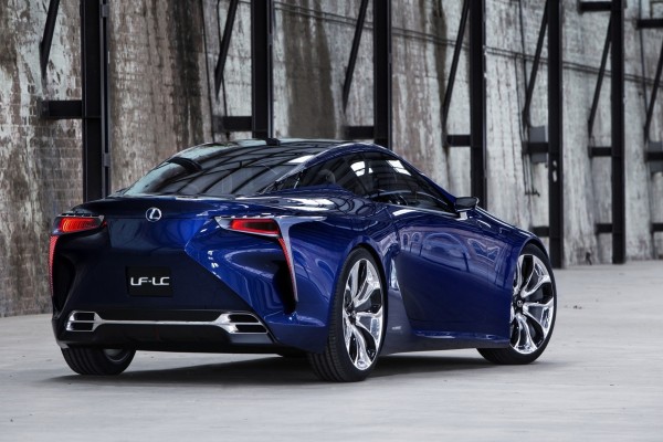 Lexus LF-LC de un bonito color azul
