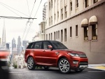 Range Rover en la calle de una gran ciudad
