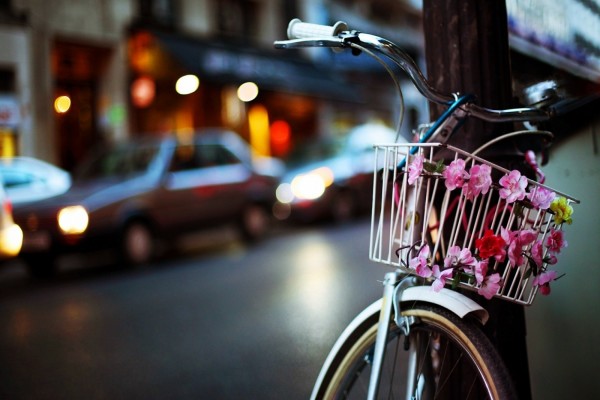 Bicicleta decorada con flores