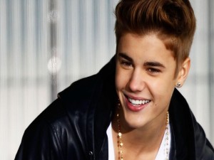 Postal: Justin Bieber sonriendo