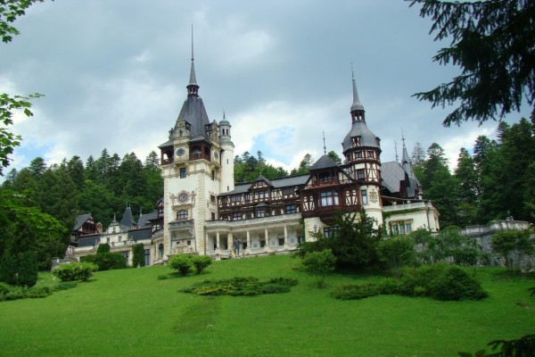 Deslumbrante castillo de Peles (Rumania)