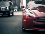 Aston Martin V8 en un atasco