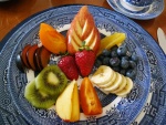 Plato con frutas variadas