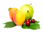 Melocotones, cerezas y una manzana verde