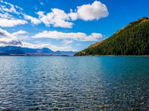 Postal: La tranquilidad de un impresionante lago
