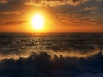 Brillante sol sobre el mar